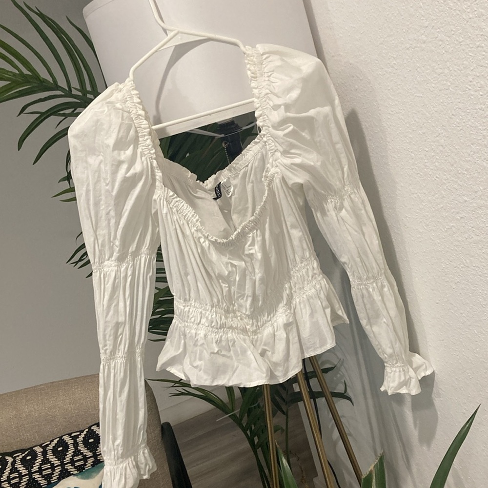 Wht Gathered Fabric Top - Picture 8 of 9